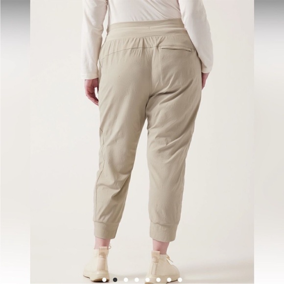 Size 26 3X ATHLETA Trekkie North‎ Jogger Pants Tan Ecru NEW - Picture 4 of 12